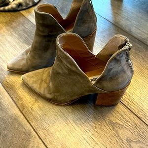 Steve Madden grey suede booties
